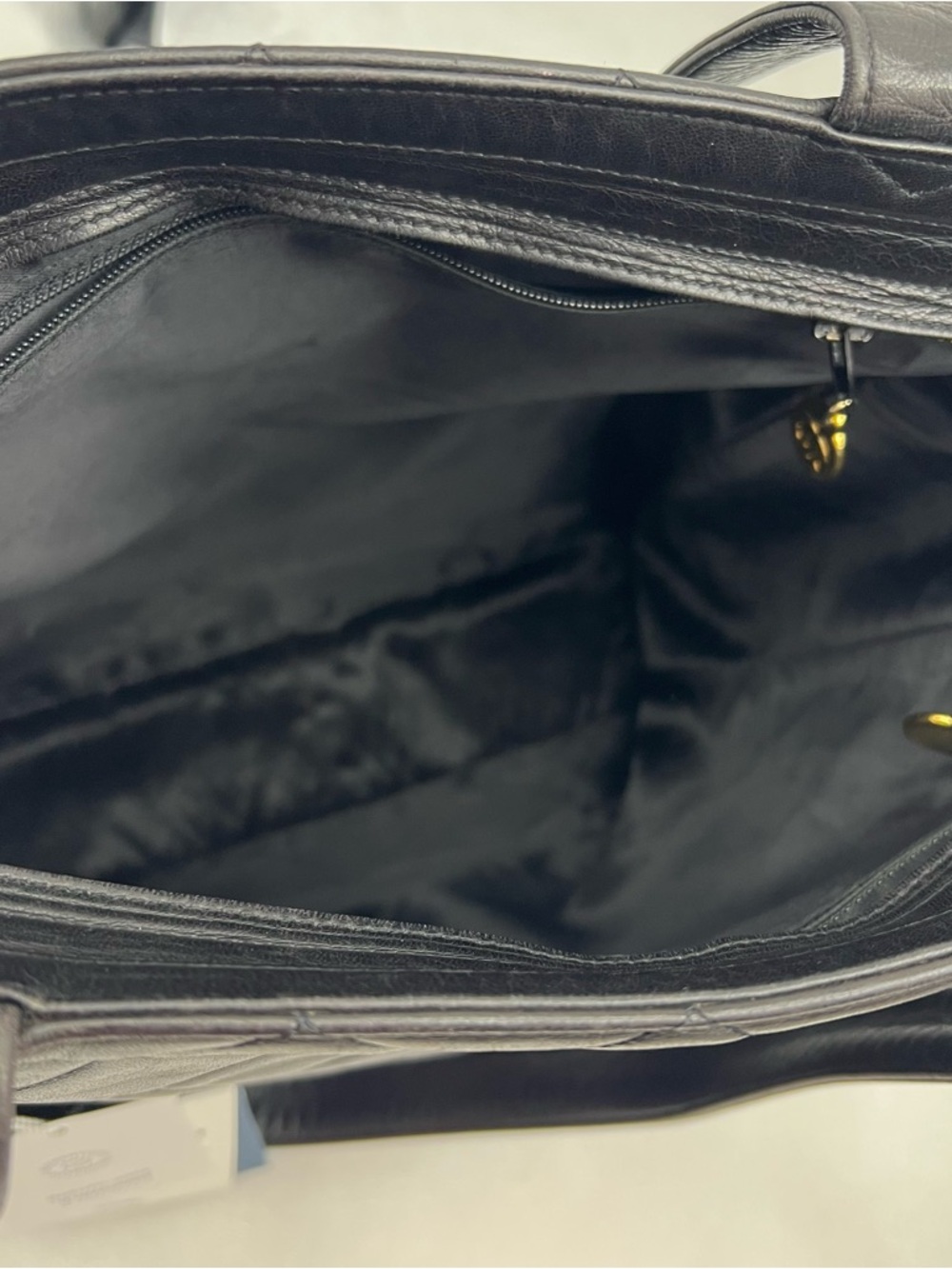 CHANEL Black Quilted Shoulder Bag with Gold CC Hardware - Picture 5 of 16